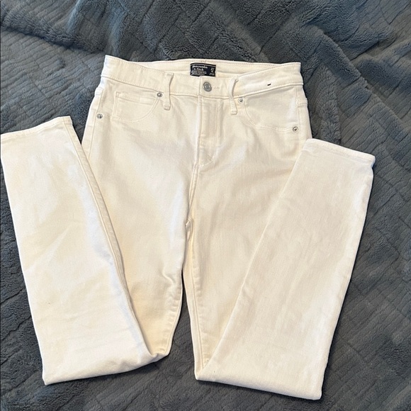 Abercrombie & Fitch Denim - Abercrombie & Fitch Women's Skinny Jeans - White size 4